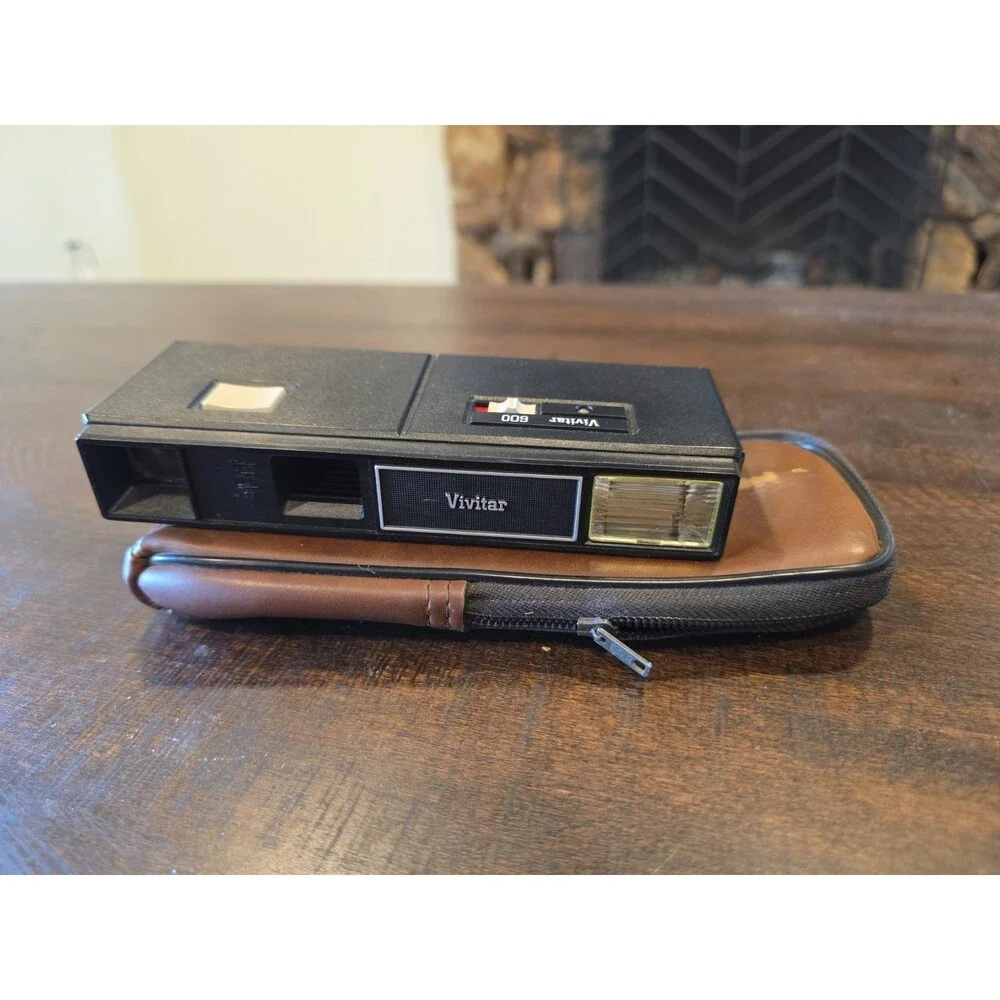 Vintage Vivitar 600 Point'N Shoot Pocket Camera With Case